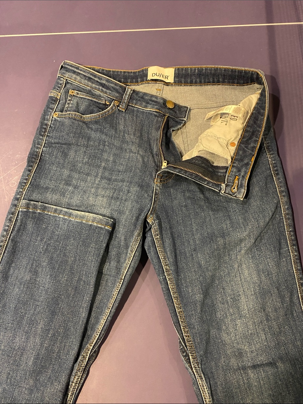 DU/ER Women's Straight Leg Jeans in Medium Blue